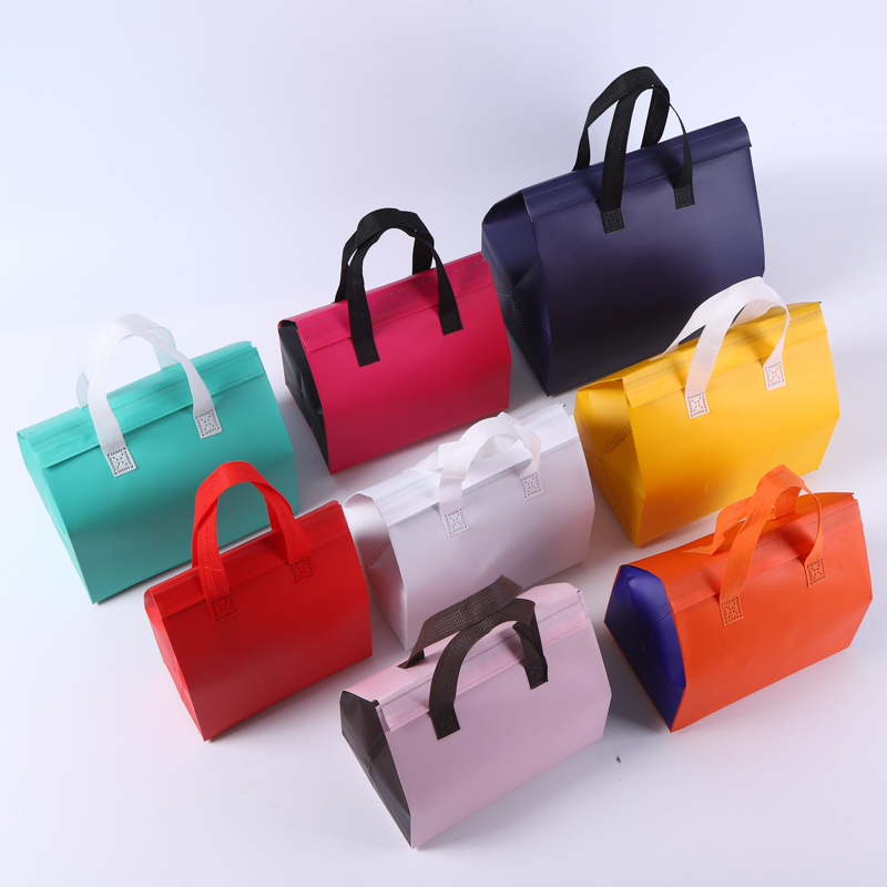 Aluminum foil self-sealing insulated bag